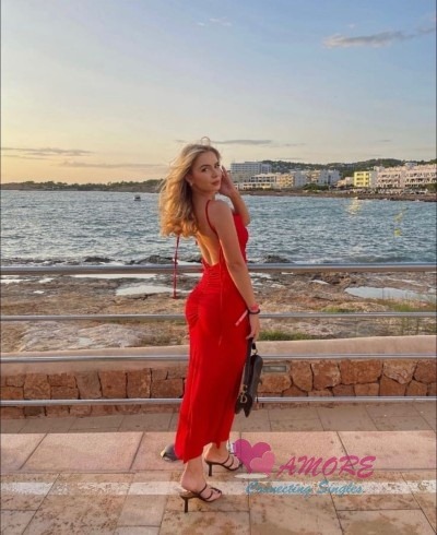 Ragazza single iscritta ad Agenzia Amore