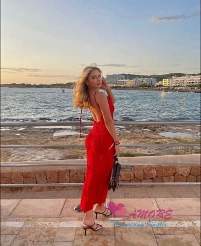 Donna single iscritta ad Agenzia Amore